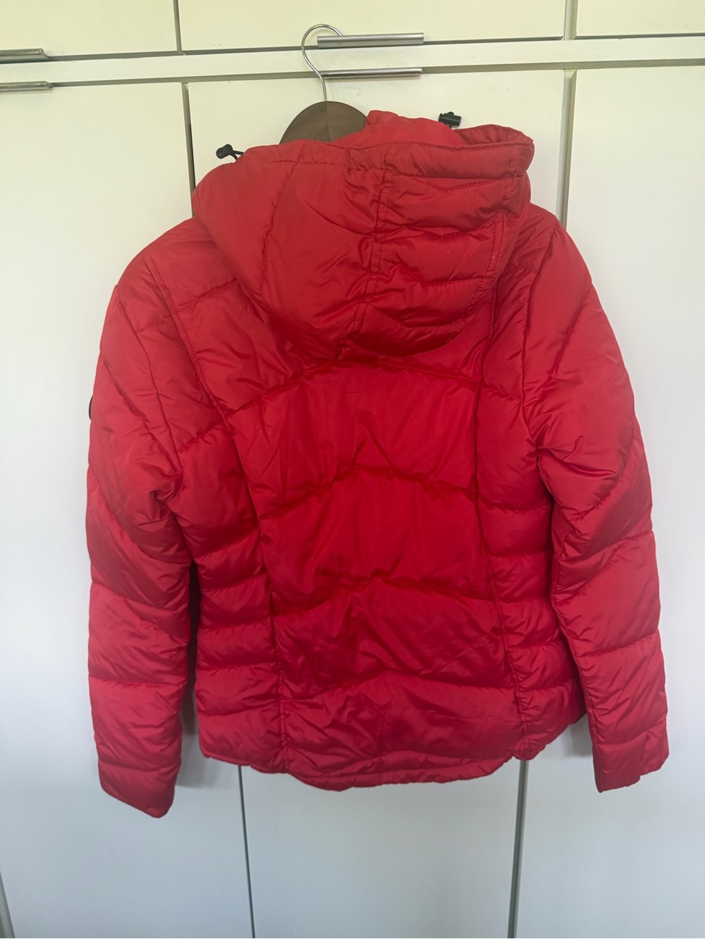 Women's Red Hooded Puffer Jacket - Lightweight Warmth - Picture 2 of 11